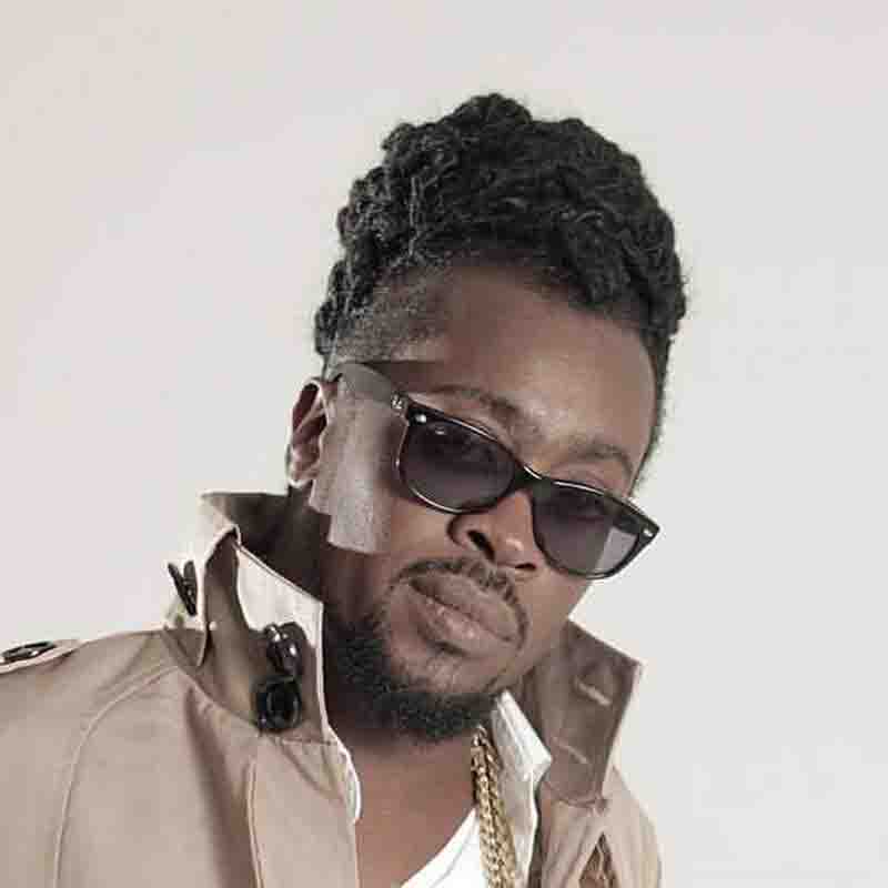 Beenie Man - Put Her in Di Middle (MM Entertainment)